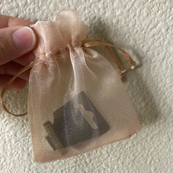 Elegant Handmade Iridescent Green Tila Bead Ring - Picture 10 of 10